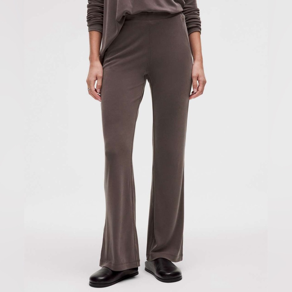 Lululemon Drapey Softstreme Flared Pant Espresso Size Medium